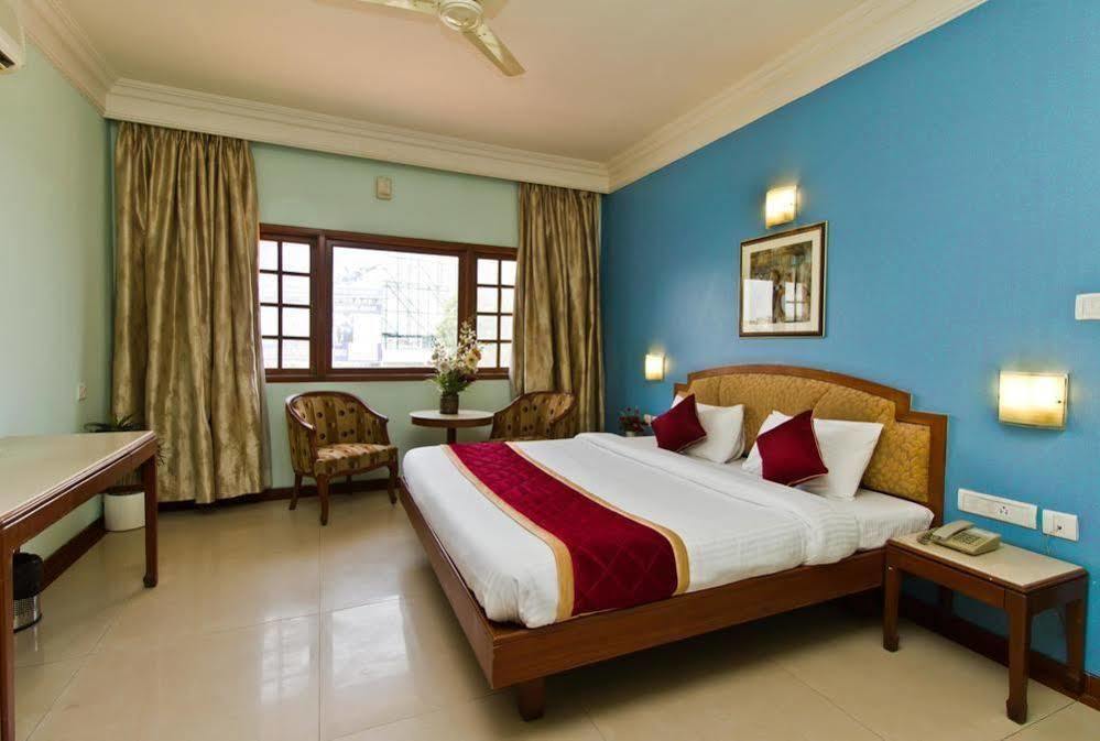 Oyo 579 Hotel Aab Bangalore Extérieur photo