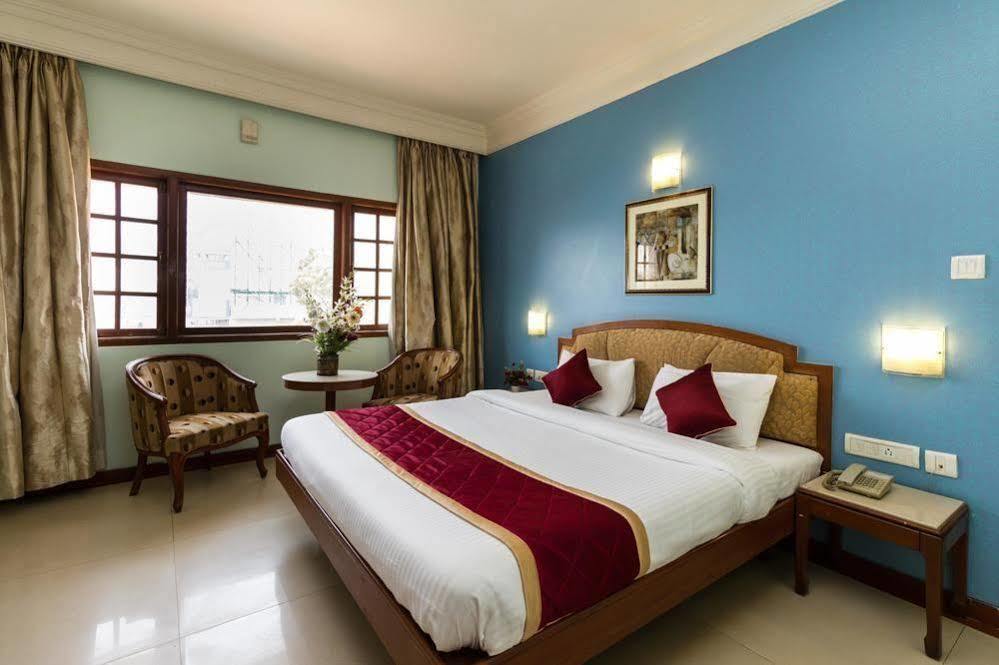 Oyo 579 Hotel Aab Bangalore Extérieur photo